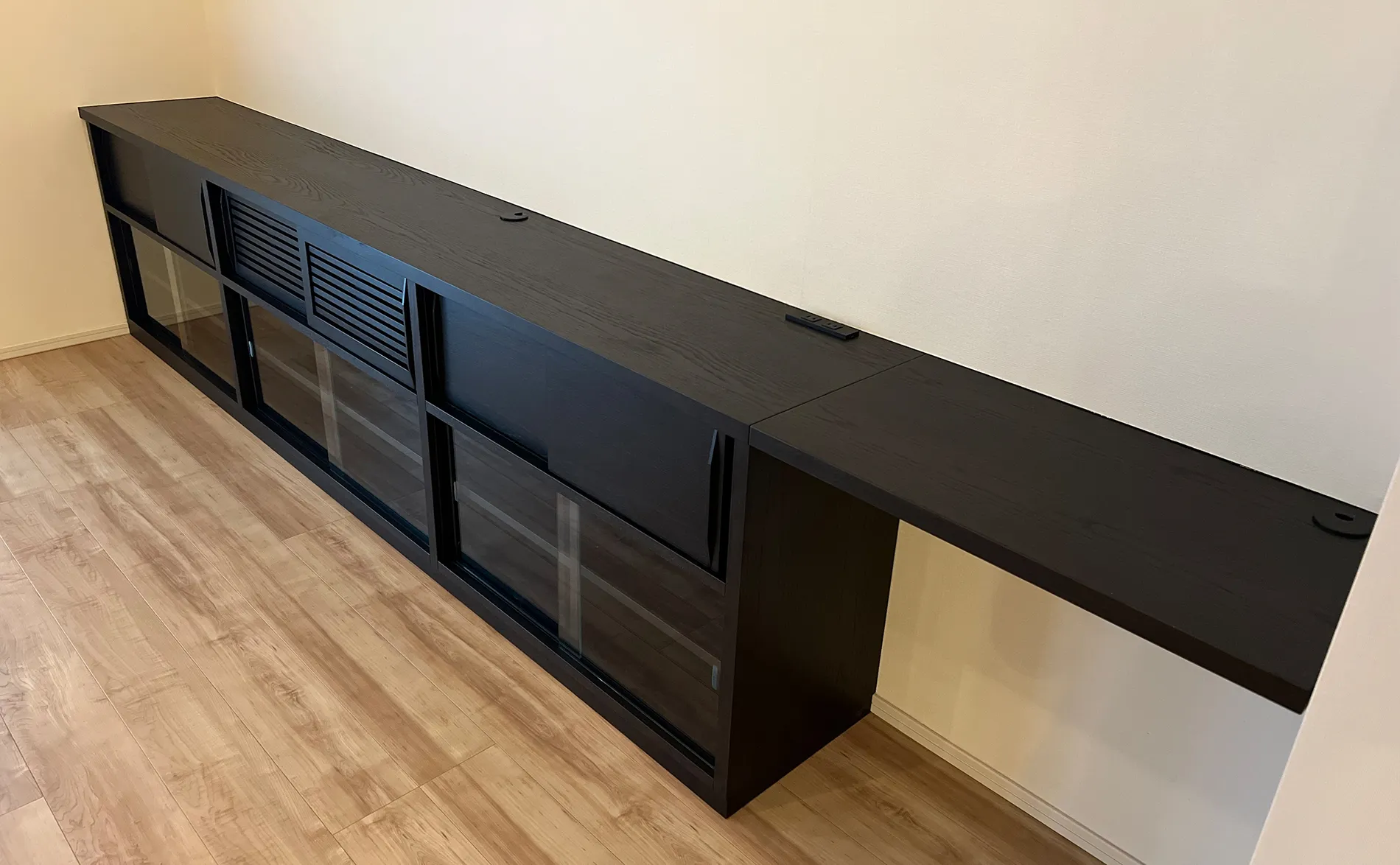 サイドボード / ベッドフレーム 03