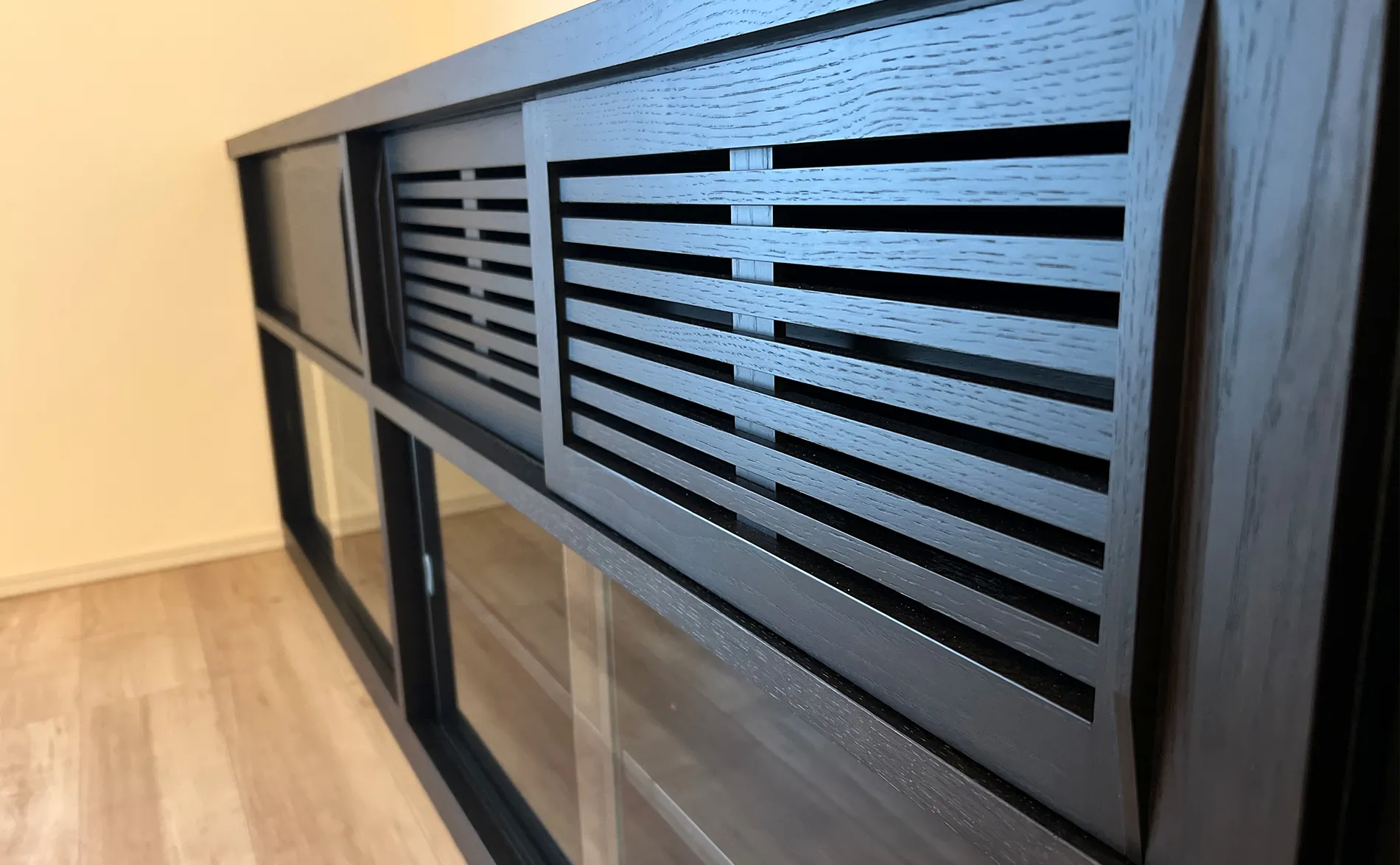 サイドボード / ベッドフレーム 04