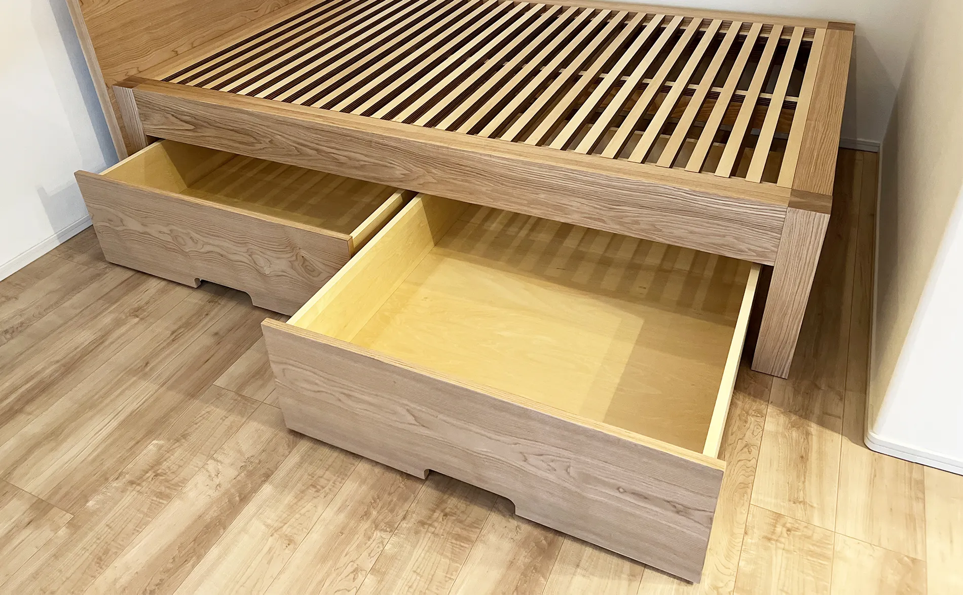 サイドボード / ベッドフレーム 06